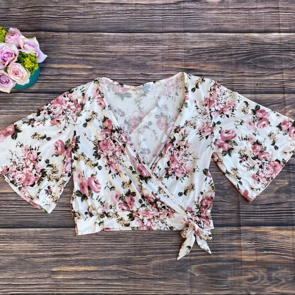 Charlotte Russe Floral Wrap Crop Top L Kimono Sleeve Tie Waist White Pink Blouse - Picture 1 of 6